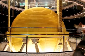 Политико-научное ядро ❖ На фото: шар-маятник для сейсмоустойчивости небоскрёба